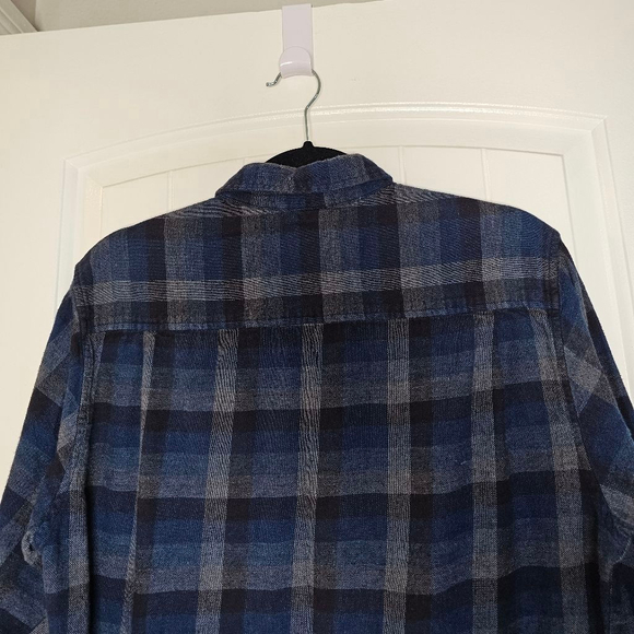 Weatherproof M dark blue, grey, black flannel button down flannel shirt - Picture 10 of 16